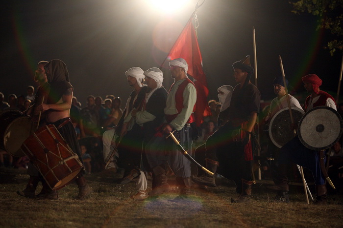Zadar, Vrana, 170812.
Povijesno turisticki spektakl koji organizira TZ Pakostane i udruga Vitezovi vranski danas se nastavlja rekonstrukcijom bitke za Vranu, na autenticnoj lokaciji u Hanu Jusuf – pase Maskovica. U sklopu Dana vitezova vranskih podignuti Zadar, Vrana, 170812.
Povijesno turisticki spektakl koji organizira TZ Pakostane i udruga Vitezovi vranski danas se nastavlja rekonstrukcijom bitke za Vranu, na autenticnoj lokaciji u Hanu Jusuf – pase Maskovica. U sklopu Dana vitezova vranskih podignuti