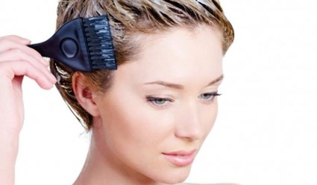 Kako s kože ukloniti mrlje boje za kosu, žena, farba (Metro-portal.hr)