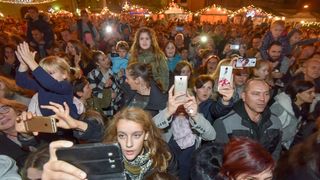 Na Trgu Petra Zoranica uz koncert Ivana Zaka i vatromet otvoren je Advent u Zadru Na Trgu Petra Zoranica uz koncert Ivana Zaka i vatromet otvoren je Advent u Zadru