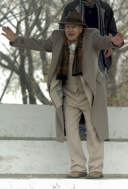 Beograd,071209.
Miroslav Ciro Blazevic na snimanju filma Montevideo bog te video, koji rezira Dragan Bjelogrlic. Radnja filma smjestena je u 1930. godinu i kvalifikacijsku utakmicu za odlazak na Svjetsko nogometno prvenstvo koje se odrazalo u Urugvaj.
Fot