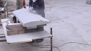 Mladi europski kipari stigli u Imotski, punom parom rade spomenik kultnom Mercedesu Mladi europski kipari stigli u Imotski, punom parom rade spomenik kultnom Mercedesu