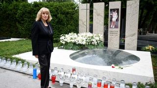 Odavanje počasti Draženu Petroviću povodom 24. obljetnice smrti