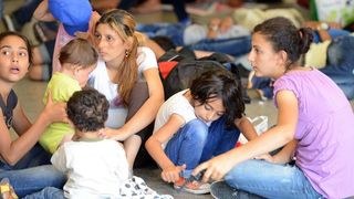 Izbjeglice i imigranti na željezničkom kolodvoru Keleti ulicama Budimpešte, Photo: Marko Jurinec/PIXSELL Izbjeglice i imigranti na željezničkom kolodvoru Keleti ulicama Budimpešte, Photo: Marko Jurinec/PIXSELL