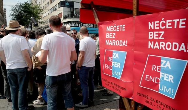 11.06.2015., Zagreb – Predstavnici gradjanske inicijative Za referendum – Necete bez naroda objavili su na konferenciji za medije da su do sada prikupili vise od 300.000 potpisa za svako pojedino pitanje Photo: Patrik Macek/PIXSELL