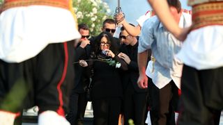 Posljednji ispraćaj Olivera Dragojevića na groblju Sveti Roko u Veloj Luci Posljednji ispraćaj Olivera Dragojevića na groblju Sveti Roko u Veloj Luci