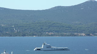 Superjqahta “A” usidrena u zadarskom kanalu Superjqahta “A” usidrena u zadarskom kanalu