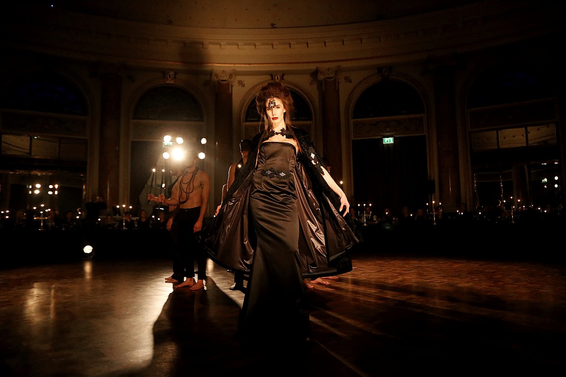 Modni spektakl Hippy Gardena