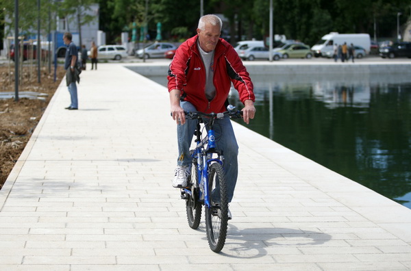 Zadar, 270513.
Uvala Jazine. 
Zavrseni su radovi na uredjenju uvale Jazine gdje je uredjena nova riva i setnica.
Foto: Jure Miskovic / CROPIX