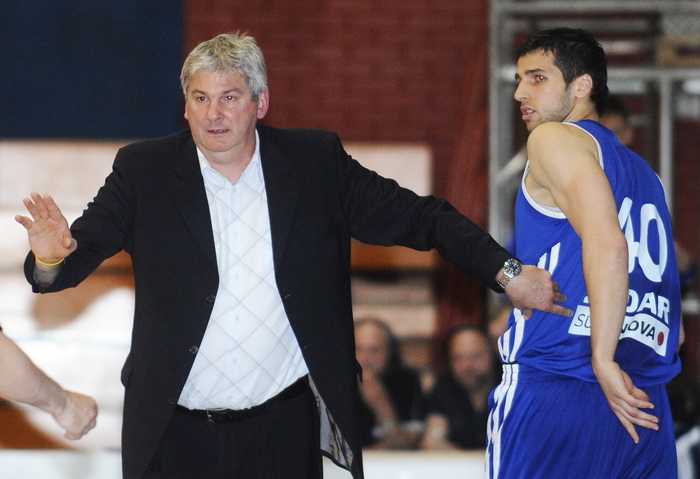Zagreb, 080512.
Dvorana OS u Trnskom.
Kosarkaska A1 liga za prvaka, 13. kolo.
KK Zagreb – KK Zadar.
Na fotografiji: Ales Pipan trener KK Zadar.
Foto: Damir Krajac / CROPIX Zagreb, 080512.
Dvorana OS u Trnskom.
Kosarkaska A1 liga za prvaka, 13. kolo.
KK Zagreb – KK Zadar.
Na fotografiji: Ales Pipan trener KK Zadar.
Foto: Damir Krajac / CROPIX