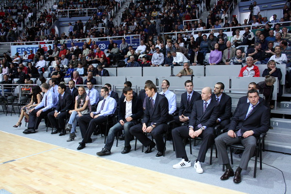 KK Zadar – Real Madrid, umirovljenje dresova 10 (Giuseppe Giergia) i 11 (Kresimir Cosic), Foto; Mladen Malik KK Zadar – Real Madrid, umirovljenje dresova 10 (Giuseppe Giergia) i 11 (Kresimir Cosic), Foto; Mladen Malik