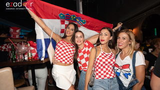 Čudesna noć: Velika fešta ulicama Zadra nakon plasmana Vatrenih u finale SP Čudesna noć: Velika fešta ulicama Zadra nakon plasmana Vatrenih u finale SP