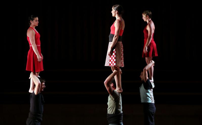 Zagreb, KD Vatroslav Lisinski – Predstava Le Grand C slavne francuske cirkuske skupine Compagnie XY. Zagreb, KD Vatroslav Lisinski – Predstava Le Grand C slavne francuske cirkuske skupine Compagnie XY.