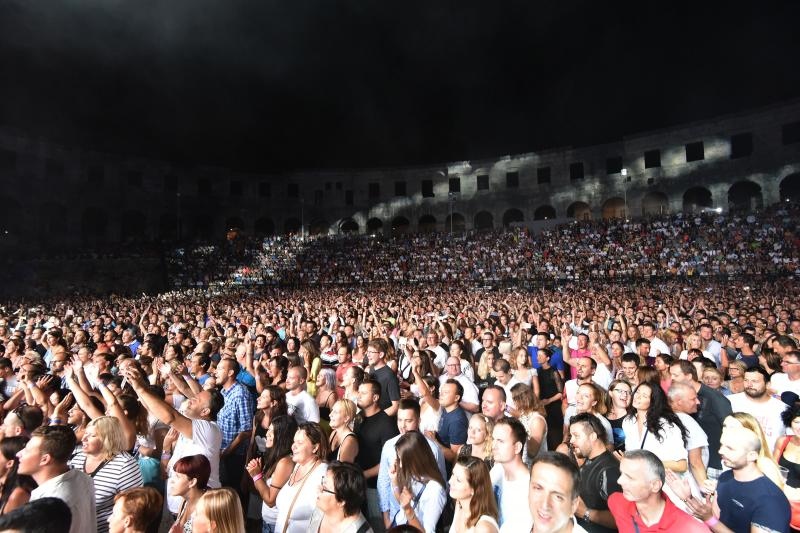 Koncert Olivera Dragojevića i Zlatana Stipišića u pulskoj Areni. Kao gosti nastupili su 2CELLOS. Photo: Duško Marušić/PIXSELL