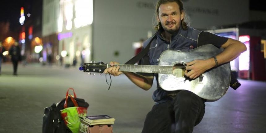 Tmurna svakodnevica i puste ulice u centru grada uoci obiljezavanja 24. obljetnice pada grada. Tmurna svakodnevica i puste ulice u centru grada uoci obiljezavanja 24. obljetnice pada grada.