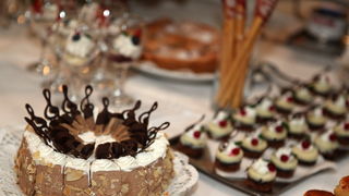 Varazdin, 030212.
U varazdinskom HNK odrzava se 19. Sjajni bal grada Varazdina, koji ugoscuje mnoge poznate uzvanike, od uglednih diplomata, glumaca, gospodarstvenika i politicara.
Pregrst baroknih specijaliteta za ovogodisnji bal spremili su zlatni kuhar Varazdin, 030212.
U varazdinskom HNK odrzava se 19. Sjajni bal grada Varazdina, koji ugoscuje mnoge poznate uzvanike, od uglednih diplomata, glumaca, gospodarstvenika i politicara.
Pregrst baroknih specijaliteta za ovogodisnji bal spremili su zlatni kuhar