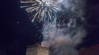 Deset tisuća posjetitelja uživalo u otvorenju Adventa u Zadru- koncertu Ivana Zaka i vatrometu