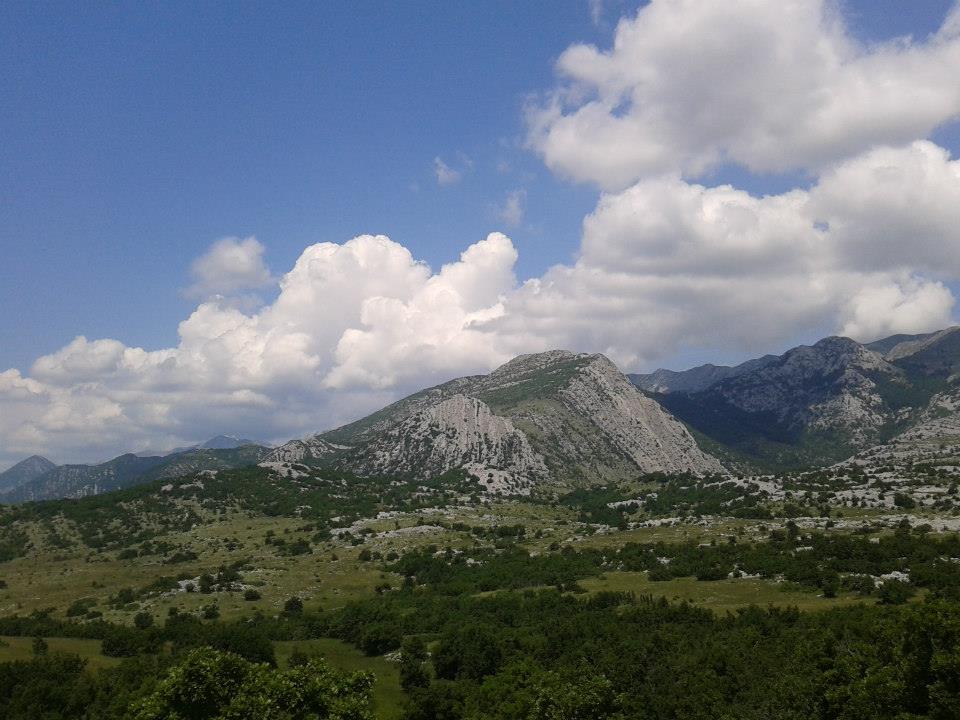 Obnova skloništa na Vlaškom gradu, foto: PD Paklenica Obnova skloništa na Vlaškom gradu, foto: PD Paklenica