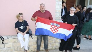 Koracima nade u istinu