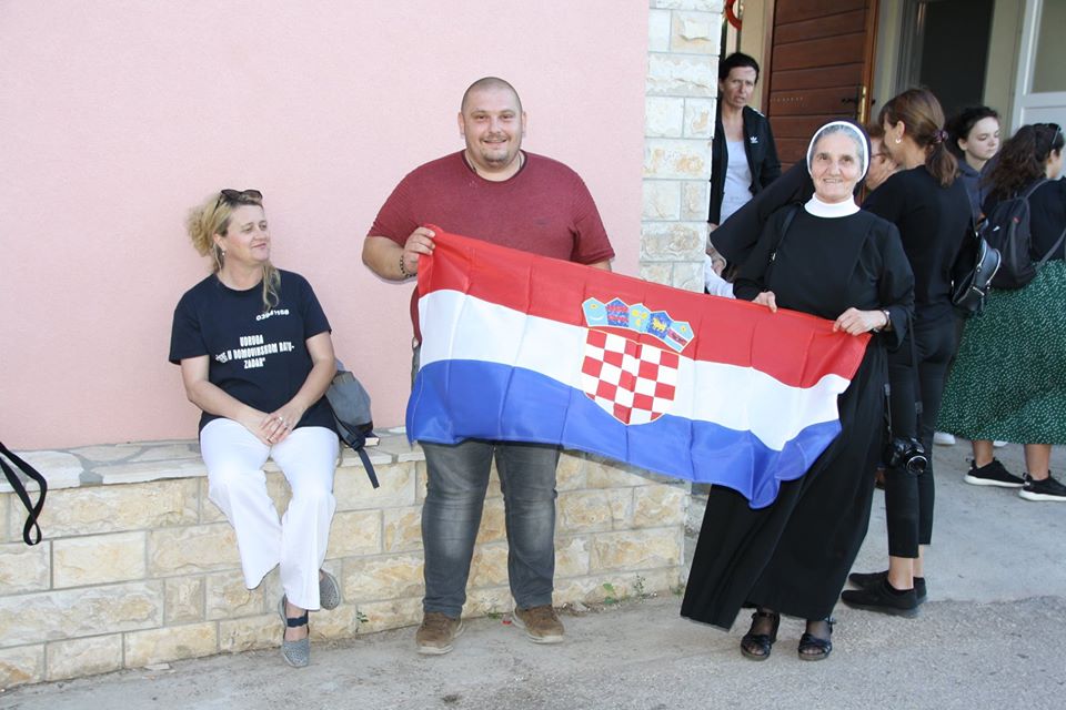 Koracima nade u istinu