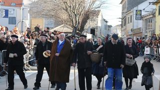 Murter: Maškarana povorka Velike Bake