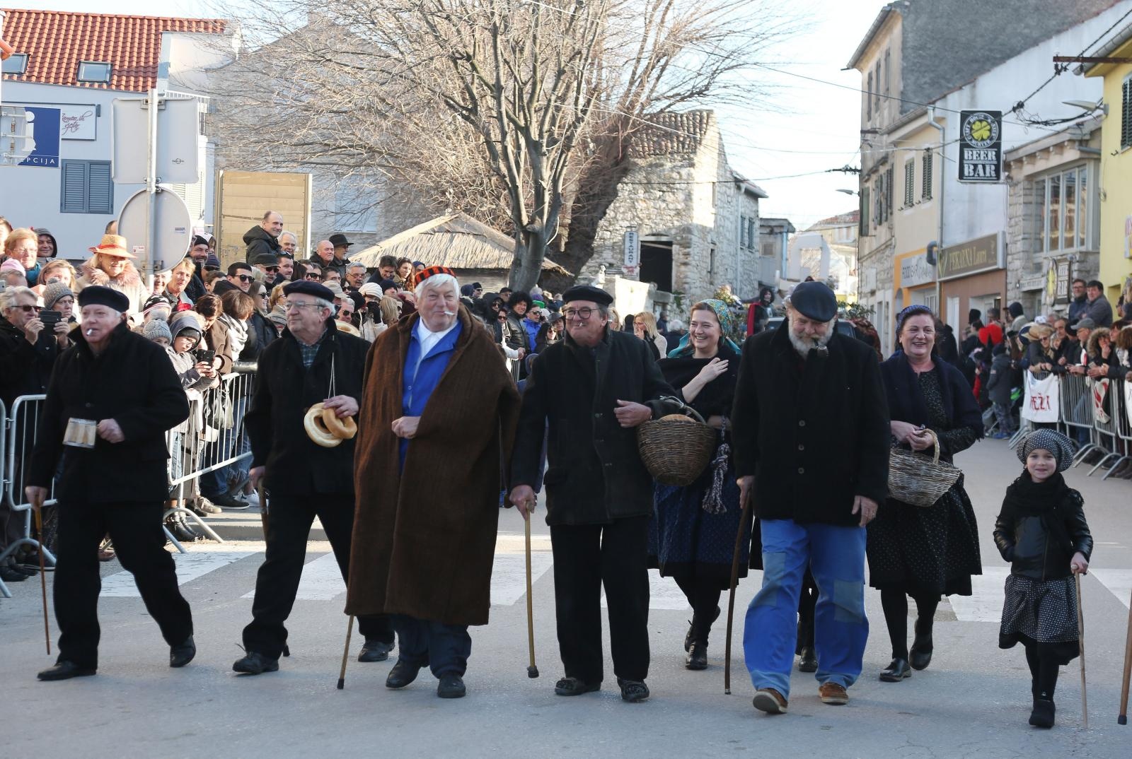 Murter: Maškarana povorka Velike Bake