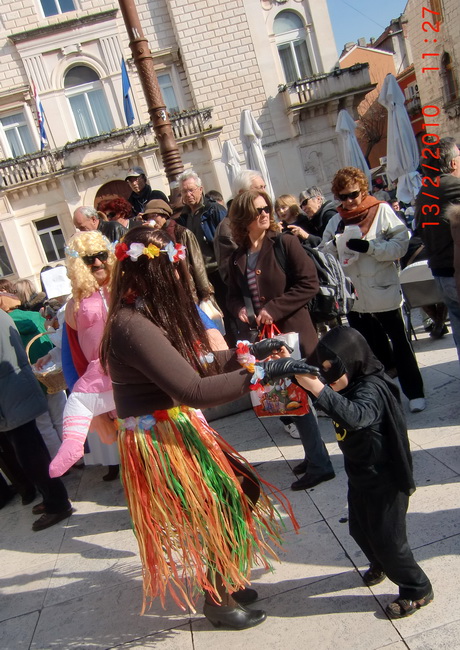 Zadarski karneval 2010: KUD “Druzina” Pag na Narodnom trgu