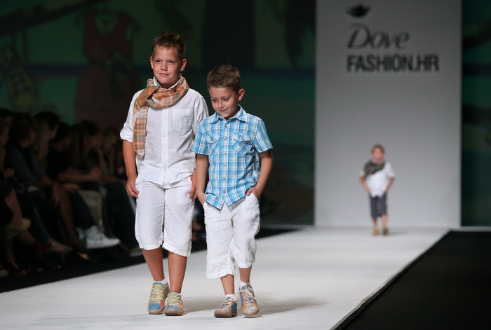 Zagreb, 300911.
Zagrebacki velesajam.
Modna revija Dove Fashion.hr proljece – ljeto 2012.
Na slici: revija AMR for Bambi.
Foto: Biljana Gaurina / CROPIX Zagreb, 300911.
Zagrebacki velesajam.
Modna revija Dove Fashion.hr proljece – ljeto 2012.
Na slici: revija AMR for Bambi.
Foto: Biljana Gaurina / CROPIX