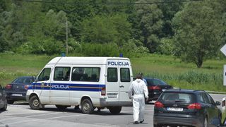 Donji Srb: Policija zaustavila kombi s migrantima, ozlijeđeno dvoje djece