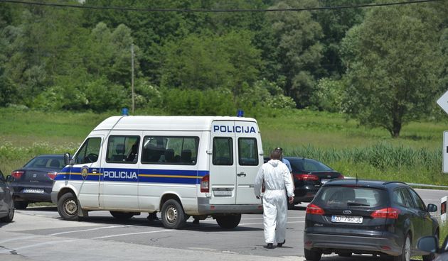 Donji Srb: Policija zaustavila kombi s migrantima, ozlijeđeno dvoje djece
