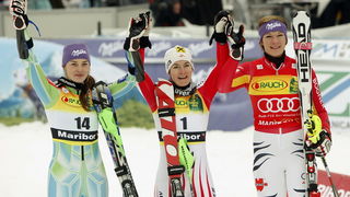 Maribor, Slovenija, 170110.
Audi FIS Ski World Cup.
46. Zlatna lisica. Slaolm.
Na fotografiji, slijeva: Tina Maze (druga), Kathrin Zettel (pobjednica) i Maria Reisch (treca).
Foto: Ronald Gorsic / CROPIX