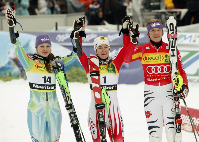 Maribor, Slovenija, 170110.
Audi FIS Ski World Cup.
46. Zlatna lisica. Slaolm.
Na fotografiji, slijeva: Tina Maze (druga), Kathrin Zettel (pobjednica) i Maria Reisch (treca).
Foto: Ronald Gorsic / CROPIX