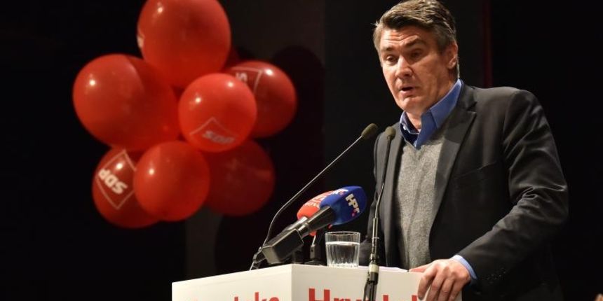 Predizborni skup koalicije Hrvatska raste na celu s predsjednikom SDP-a Zoranom Milanovicem odrzan je u Hrvatskoj kazalisnoj kuci. Zoran Milanovic. Photo: Dino Stanin/PIXSELL Predizborni skup koalicije Hrvatska raste na celu s predsjednikom SDP-a Zoranom Milanovicem odrzan je u Hrvatskoj kazalisnoj kuci. Zoran Milanovic. Photo: Dino Stanin/PIXSELL