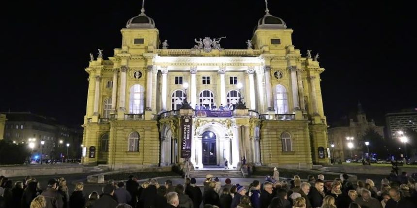 U sklopu manifestacije Advent u Zagrebu, na balkonu Hrvatskog narodnog kazalista odrzan je Koncert klasicne glazbe sesterocanog limenopuhackog sastava Ad gloriam brass koji sacinjavaju glazbenici orkestra opere HNK Zagreb i Zagrebacke filharmonije. Photo: U sklopu manifestacije Advent u Zagrebu, na balkonu Hrvatskog narodnog kazalista odrzan je Koncert klasicne glazbe sesterocanog limenopuhackog sastava Ad gloriam brass koji sacinjavaju glazbenici orkestra opere HNK Zagreb i Zagrebacke filharmonije. Photo: