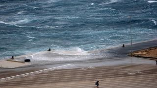 Olujna bura prekinula trajektni promet između Prizne i Žigljena. Photo: Dalibor Urukalović/PIXSELL Olujna bura prekinula trajektni promet između Prizne i Žigljena. Photo: Dalibor Urukalović/PIXSELL
