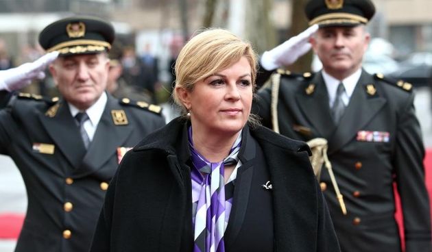 Zagreb – U Domu HV-a Zvonimir odrzana je primopredaja duznosti nacelnika Glavnog stozera Oruzanih snaga Republike Hrvatske izmedju generala zbora Drage Lovrica i general pukovnika Mirka Sundova. Svecana ceremonija doceka predsjednice RH Kolinde Grabar-Ki
