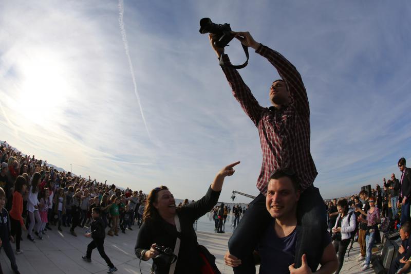 Pozdrav suncu: Snimanje spota uz “Happy” Pharrella Williamsa, Foto: Filip Brala/PIXSELL Pozdrav suncu: Snimanje spota uz “Happy” Pharrella Williamsa, Foto: Filip Brala/PIXSELL