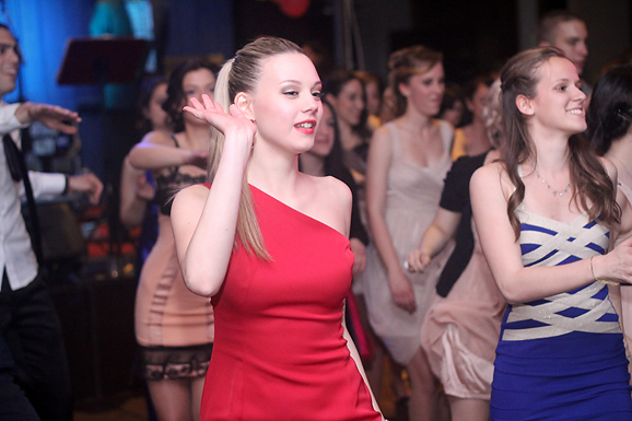 Maturalna večer Gimnazije Vladimira Nazora (foto:Saša Čuka) Maturalna večer Gimnazije Vladimira Nazora (foto:Saša Čuka)