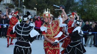 HGD Sv. Cecilija izvelo korčulanski viteški ples “Moreška” na Pozdravu suncu