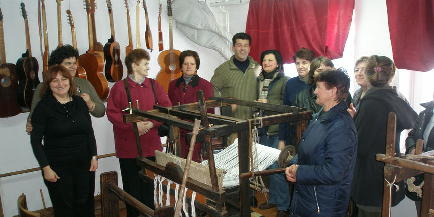 Polaznici tecaja tkanja u Gospicu