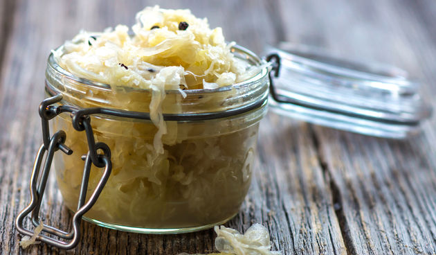 Kiseli kupus – pored svojih probiotičkih svojstava, kiseli kupus bogat je vlaknima, kao i vitaminima C, B i K. Također je pun natrija i sadrži željezo i mangan. Sadrži i antioksidante lutein i zeaksantin, koji su važni za zdravlje očiju