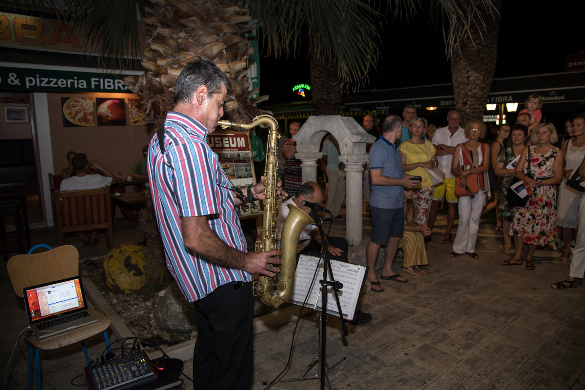 Otvorenje izložbe fotografija “Biogradske procesije” Vinka Pešića Otvorenje izložbe fotografija “Biogradske procesije” Vinka Pešića