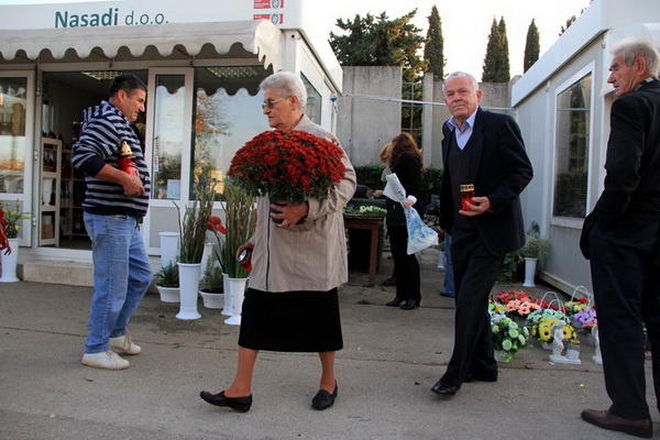 Blagdan Svih svetih na Gradskom groblju Zadar, Foto: Iva Perinčić Blagdan Svih svetih na Gradskom groblju Zadar, Foto: Iva Perinčić
