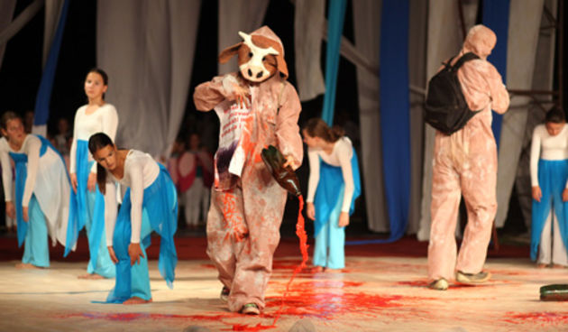 Varazdin, 260811.

Traje Spancirfest, festival dobrih emocija, u kojoj grad Varazdin postaje jedna velika pozornica, gdje ce biti odrzano 300-tinjak programa, od ulicnih predstava, performancea, koncerata, do djecjih igraonica.

Na slici: Aktivisti za zas