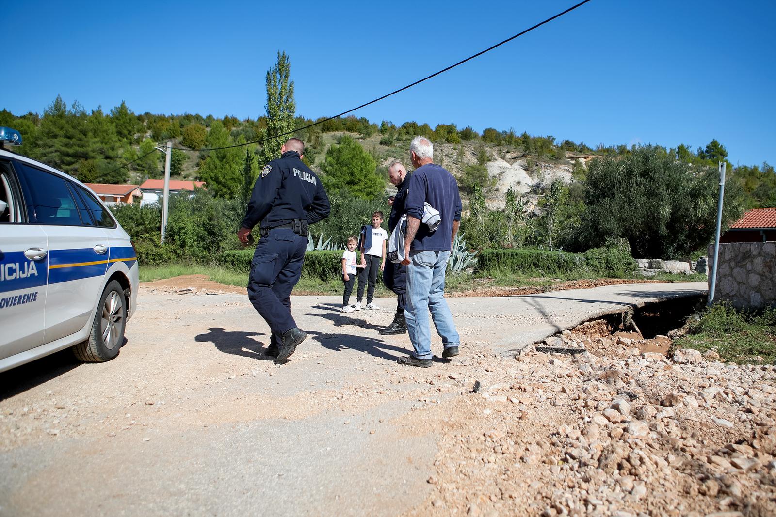 Katastrofalne posljedice bujične poplave u Mekoj Dragi Katastrofalne posljedice bujične poplave u Mekoj Dragi