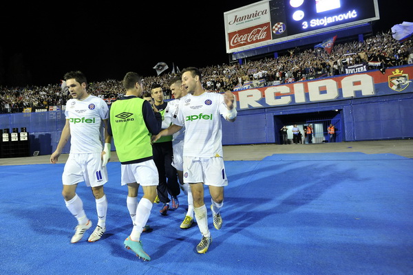 Zagreb, 220513.
Stadion Maksimir.
Uzvratna utakmica 22. finala Hrvatskog nogometnog kupa, Lokomotiva – Hajduk.
Na fotografiji: Slavlje Hajduka.
Foto: Boris Kovacev / CROPIX Zagreb, 220513.
Stadion Maksimir.
Uzvratna utakmica 22. finala Hrvatskog nogometnog kupa, Lokomotiva – Hajduk.
Na fotografiji: Slavlje Hajduka.
Foto: Boris Kovacev / CROPIX