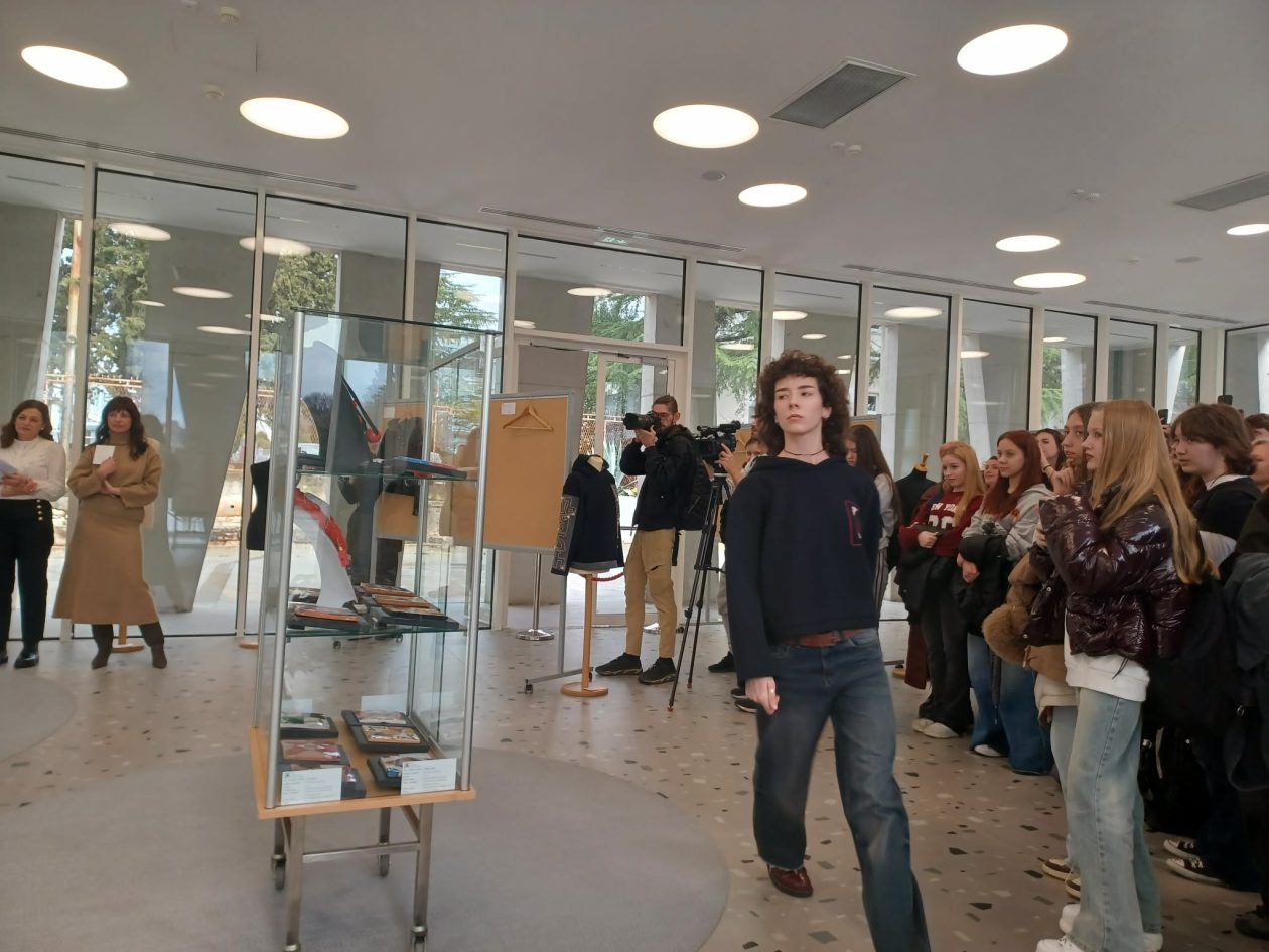 SDPU Zadar modna revija glagoljica