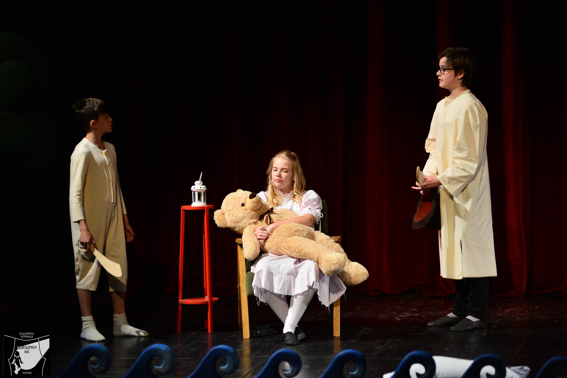 Kazališna udruga “Igrajmo se” u HNK Zadar premijerno je izvela predstavu Petar Pan