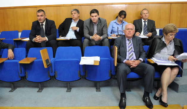 Zadar, 110411.
Nakon sto je u cetvrtak prekinuta jutros je nastavljena sjednica Gradskog vijeca zadra s tockom zbog koje je i prekinuta: prodajom tzv Bagatovog igralista poduzetniku Jurjevicu.
Foto: Andrija Lucic / Cropix