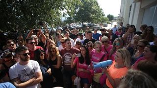 Građani prosvjedom pokušavaju spriječiti ovrhu nad sedmogodišnjim Cesareom Građani prosvjedom pokušavaju spriječiti ovrhu nad sedmogodišnjim Cesareom