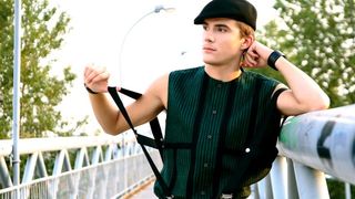 Sel’OMODe 2007; kolekcija Metro Fulir; dizajner: Stjepan Čuka; foto: Goran Čižmešija Sel’OMODe 2007; kolekcija Metro Fulir; dizajner: Stjepan Čuka; foto: Goran Čižmešija